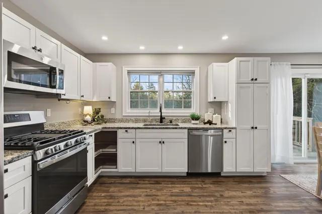 $412,500 | 42 Deerfield Lane, Casco, ME 04015