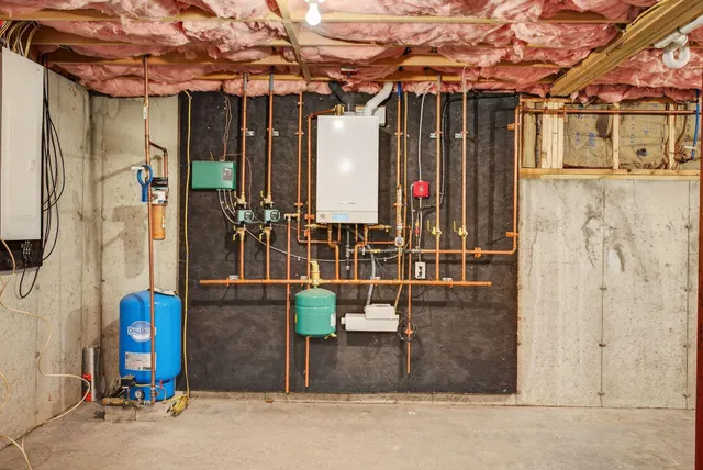 $412,500 | 42 Deerfield Lane, Casco, ME 04015