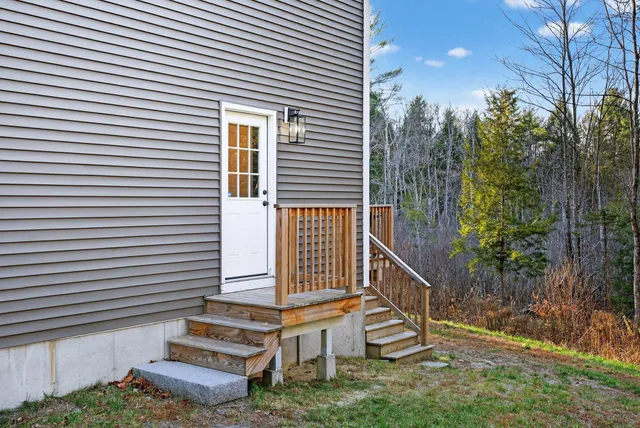 $412,500 | 42 Deerfield Lane, Casco, ME 04015
