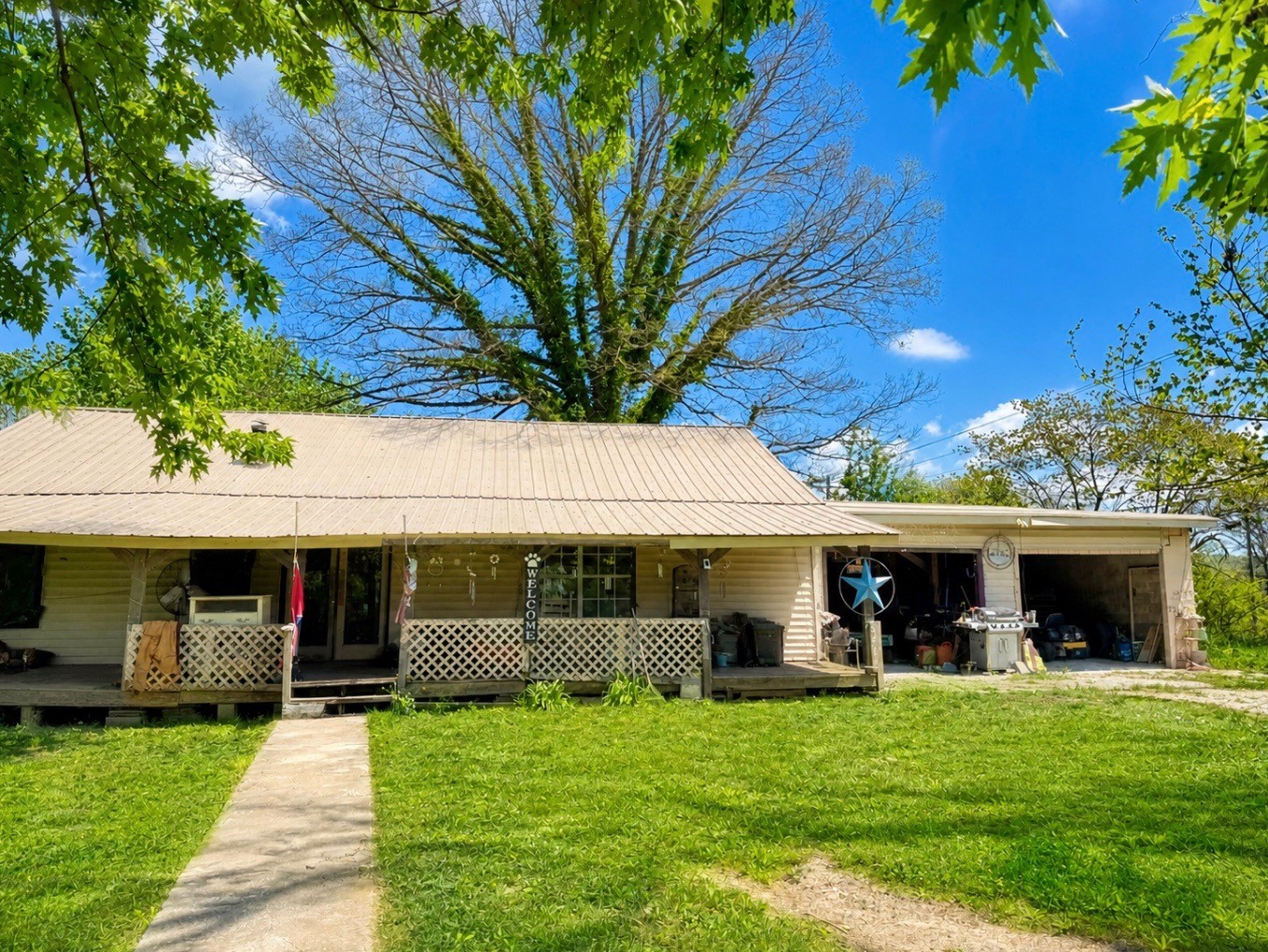 20 Morrison Road Gruetli Laager, TN 37339 - Photo 1 of 10 a front view of a house with a garden and porch