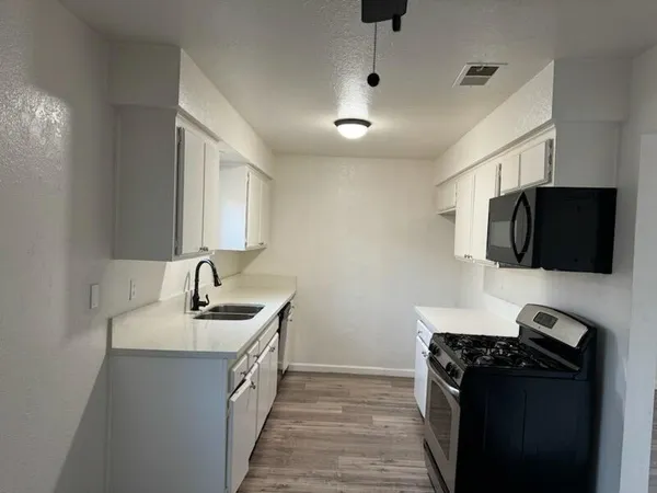 $1,350 | 3010 Milton Drive, Unit 1, Mojave, CA 93501