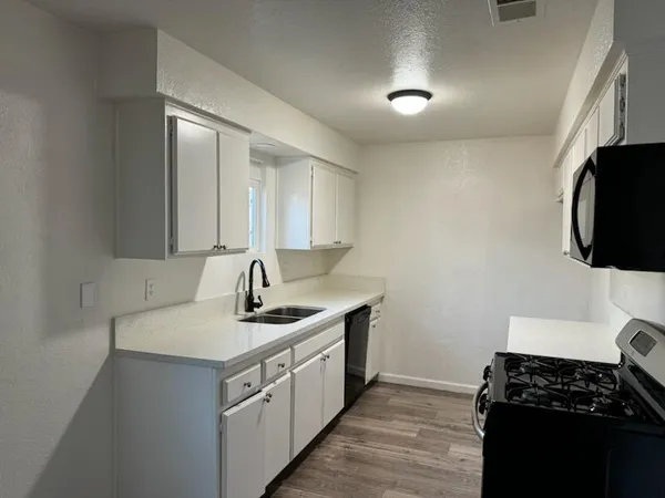 $1,350 | 3010 Milton Drive, Unit 1, Mojave, CA 93501