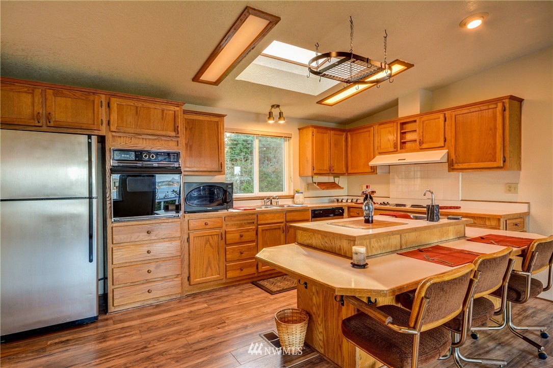 3859 Biz Point Road Anacortes, WA 98221 - Photo 4 of 25 Gallery Image 4