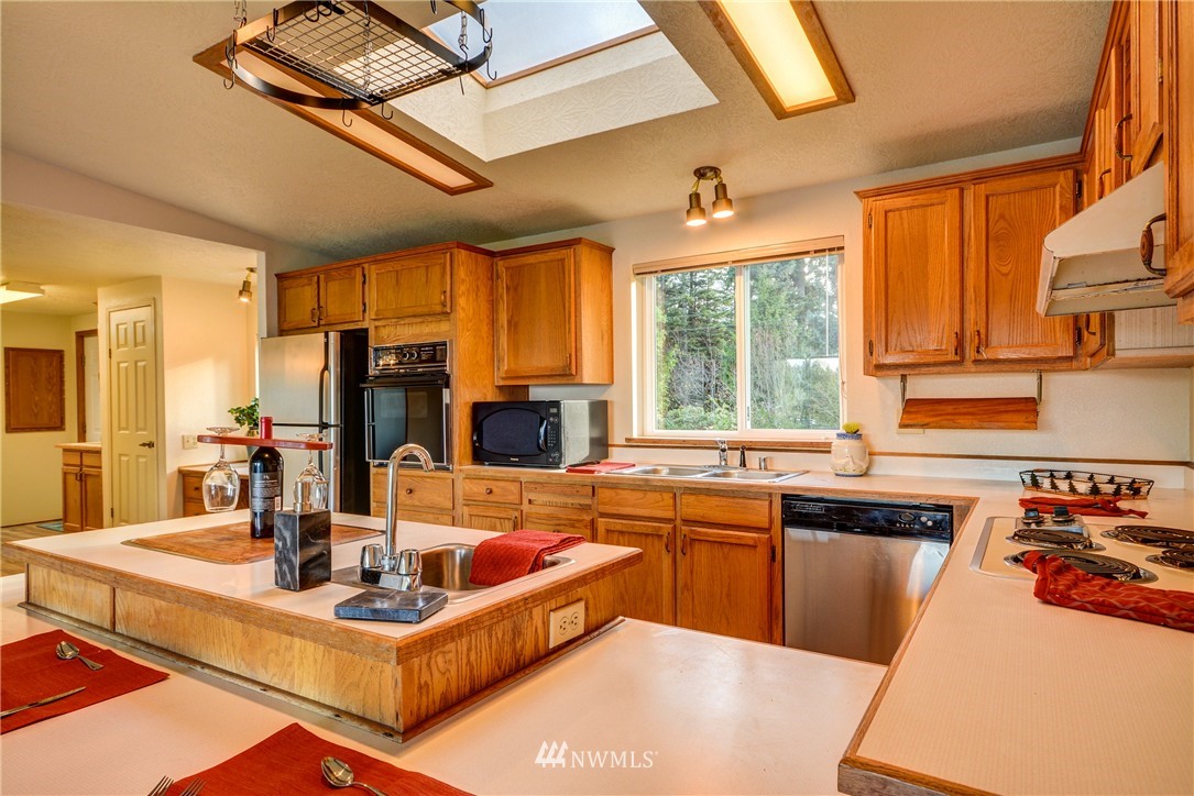 3859 Biz Point Road Anacortes, WA 98221 - Photo 5 of 25 Gallery Image 5