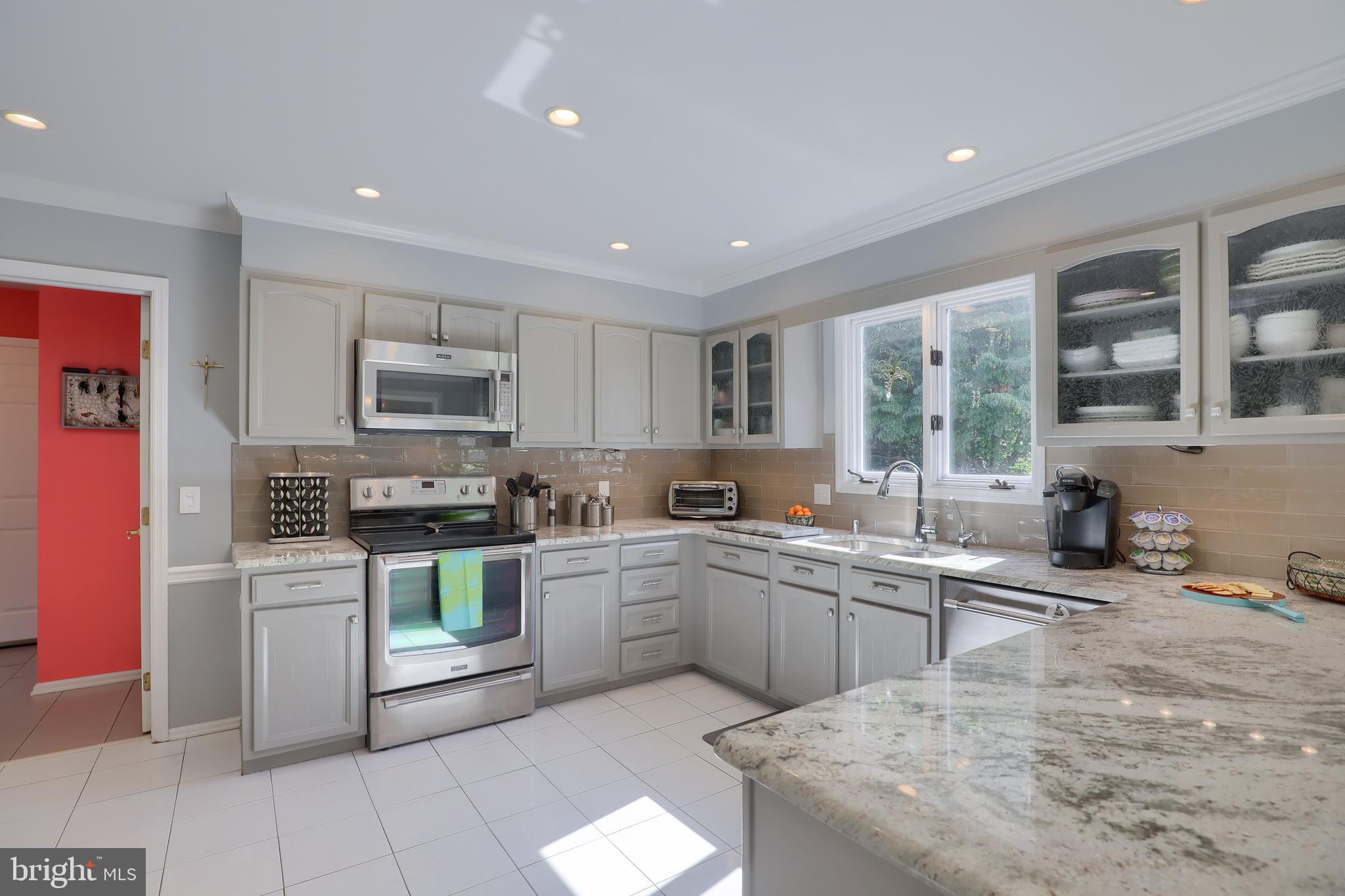 2572 Woodview Drive Lancaster, PA 17601 - Photo 3 of 71 Gallery Image 3