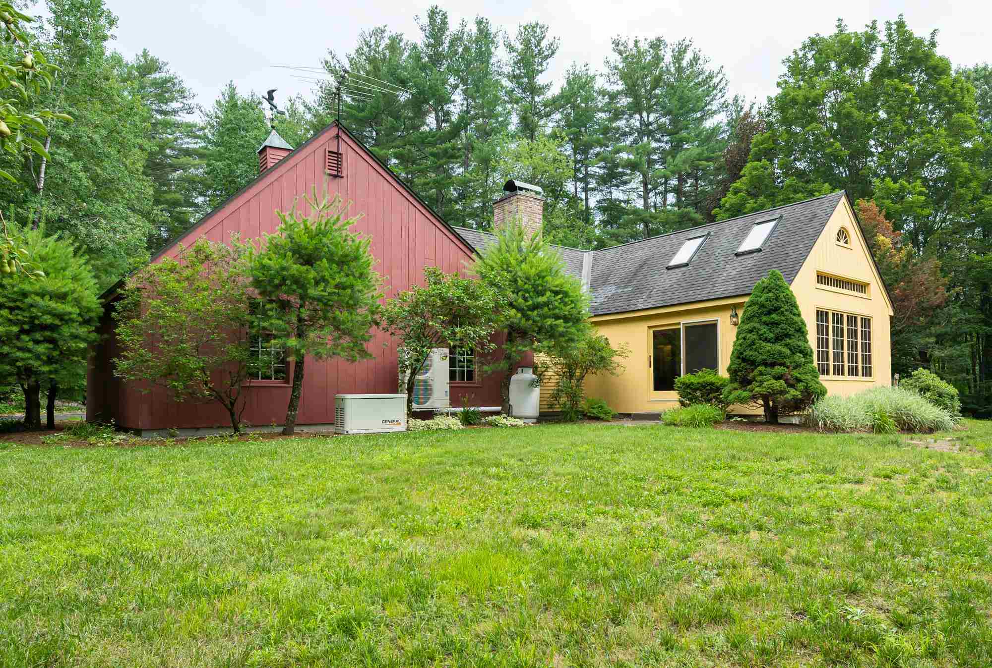 63 Hardy Road Bedford, NH 03110 - Photo 4 of 38