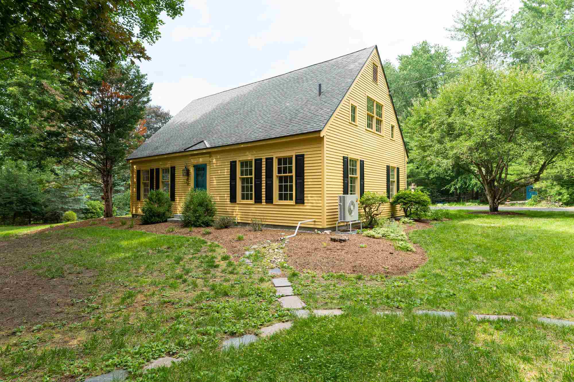 63 Hardy Road Bedford, NH 03110 - Photo 6 of 38