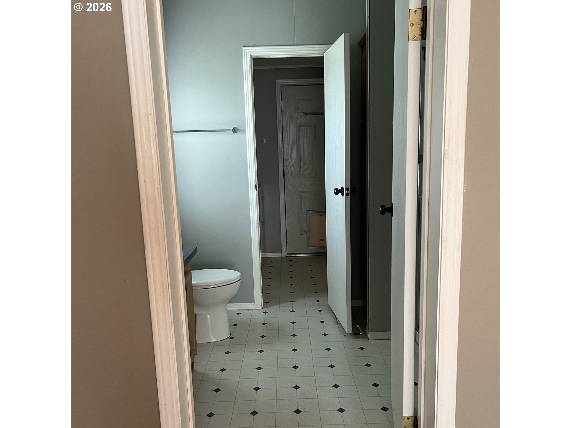 34900 Wendlandt Way, Unit F Scappoose, OR 97056 - Photo 15 of 19 a bathroom with a toilet