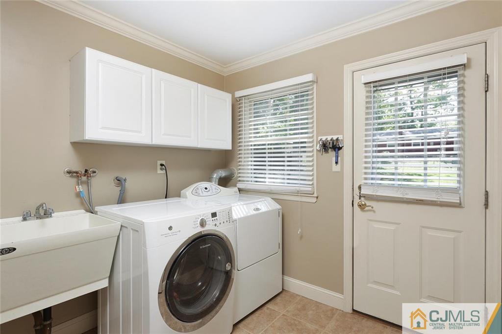 203 Normandy Road Edison, NJ 08820 - Photo 14 of 32 a utility room with dryer and washer