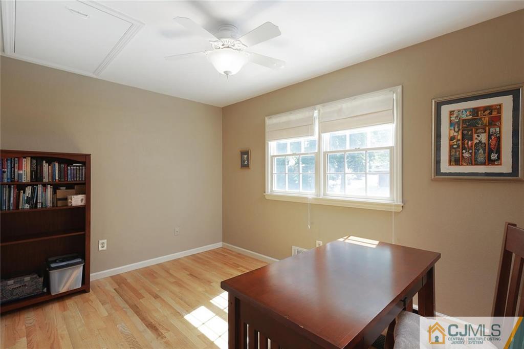 203 Normandy Road Edison, NJ 08820 - Photo 20 of 32 a workspace with furniture and window