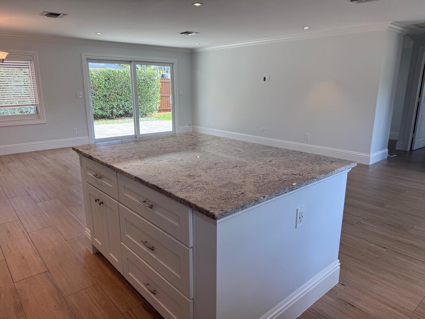 1611 Treemont Avenue Jupiter, FL 33469 - Photo 4 of 28 011