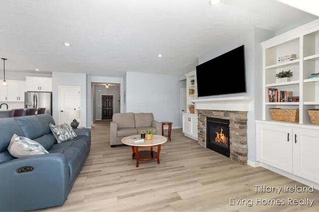 $499,900 | 2911 Isle Grand Drive, Belmont, MI 49306