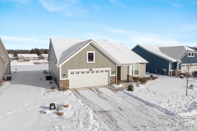 $499,900 | 2911 Isle Grand Drive, Belmont, MI 49306