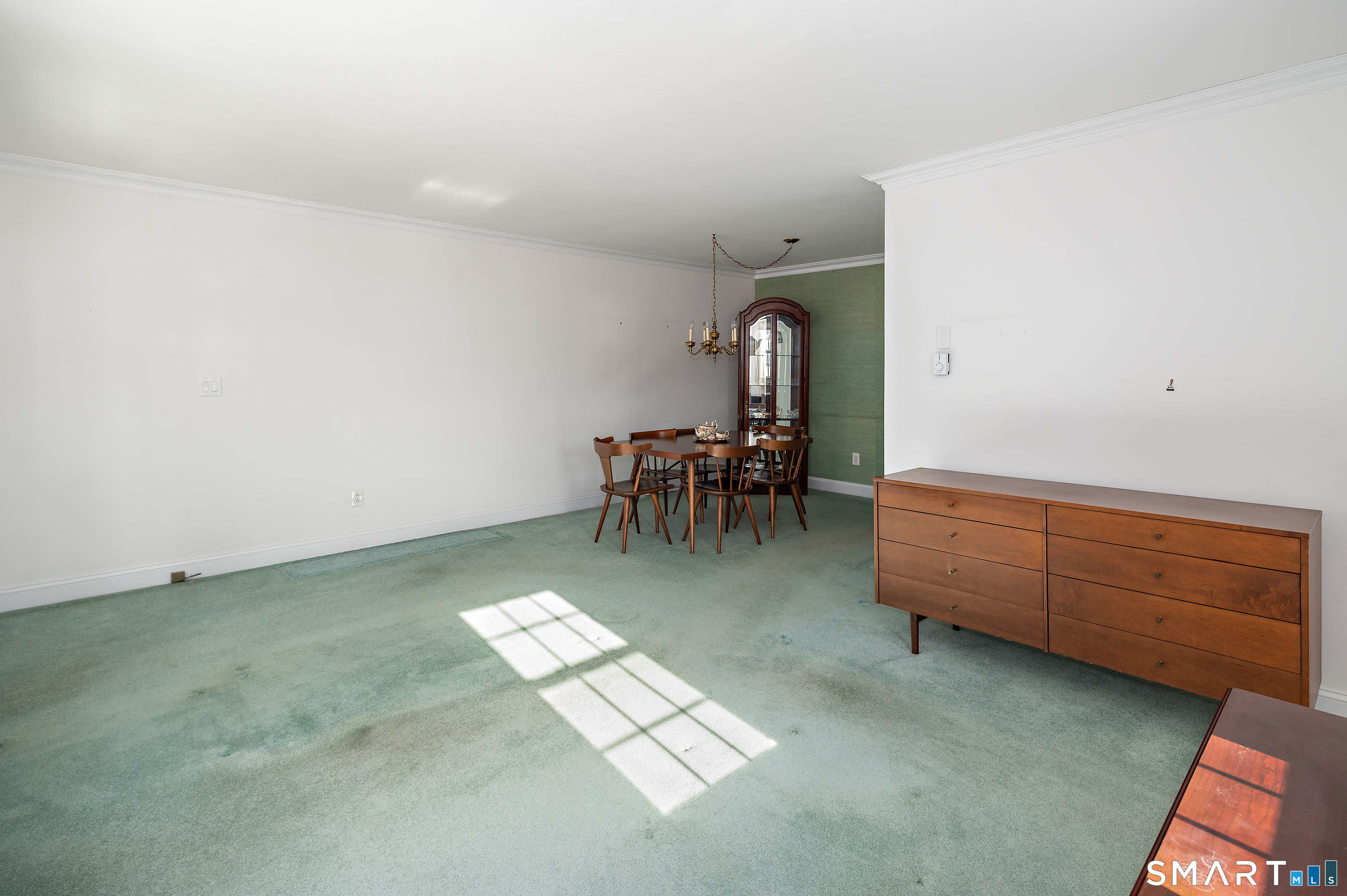 240 Wardwell Street, Unit 26 Stamford, CT 06902 - Photo 13 of 28 a room with furniture and a table