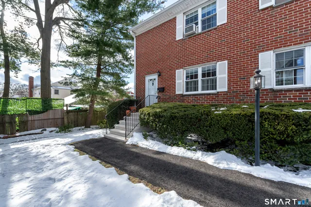 $370,000 | 240 Wardwell Street, Unit 26, Stamford, CT 06902