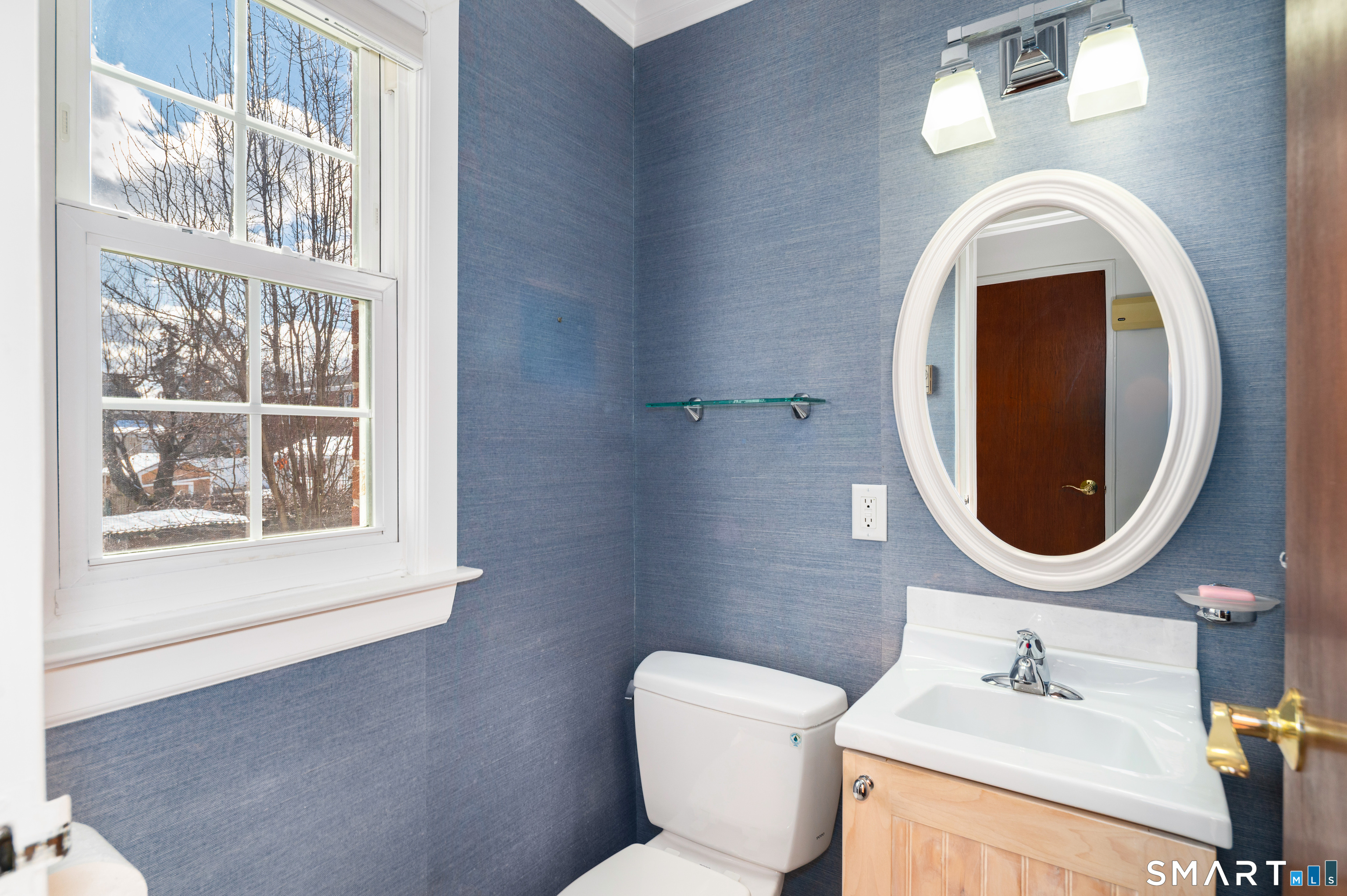 240 Wardwell Street, Unit 26 Stamford, CT 06902 - Photo 8 of 28 a bathroom with a toilet sink and mirror