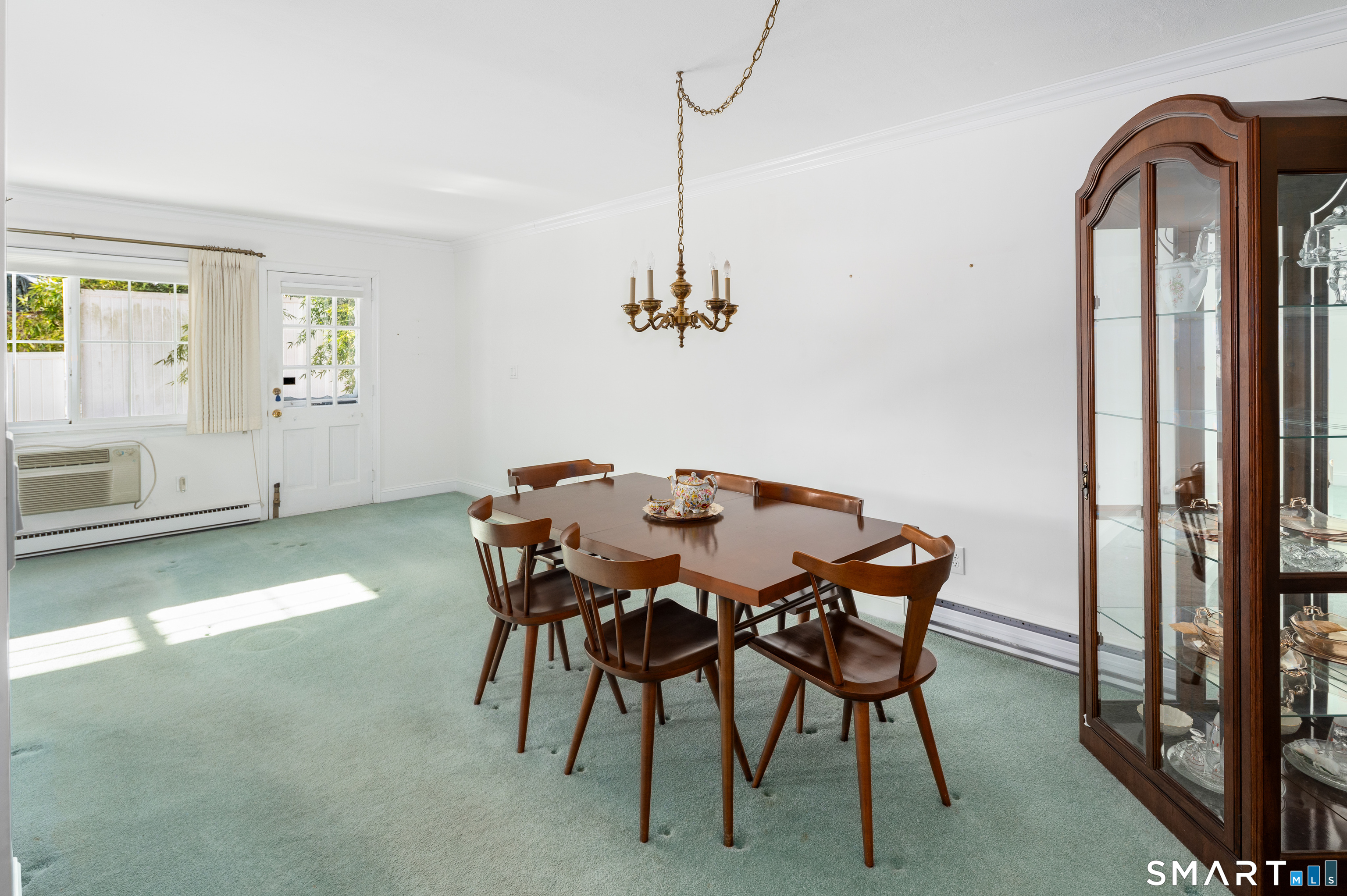 240 Wardwell Street, Unit 26 Stamford, CT 06902 - Photo 9 of 28 a dining room with furniture and window