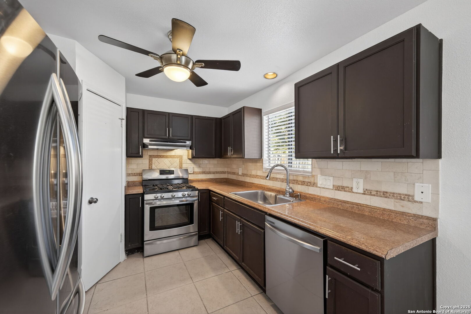 3515 Ridge Knoll Street San Antonio, TX 78247 - Photo 11 of 21