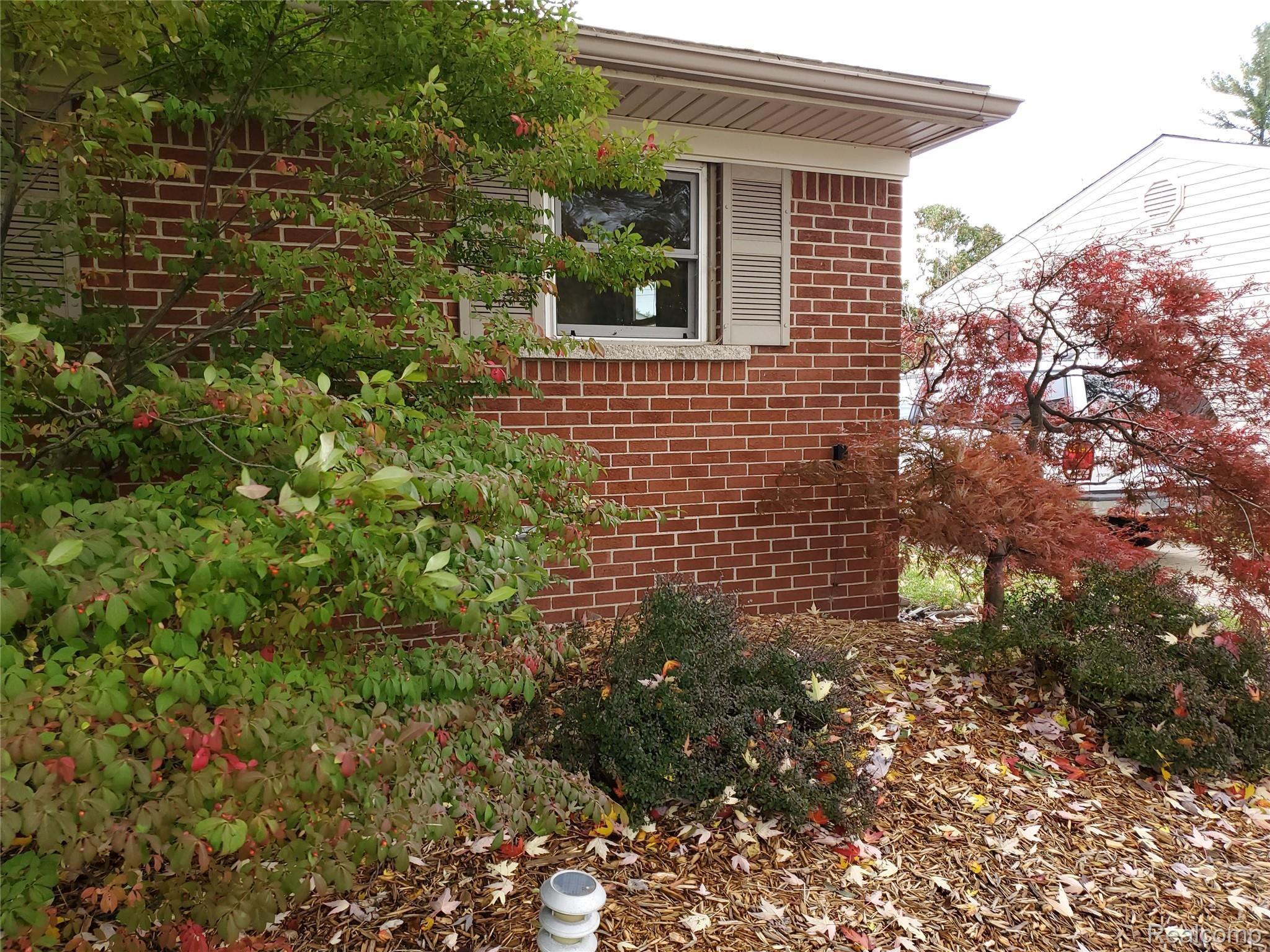 12523 Clinton River Road Sterling Heights, MI 48313 - Photo 4 of 31 20191027_140042.jpg