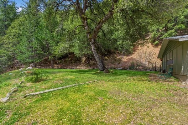 a view of an outdoor sitting area with furniture and backyard