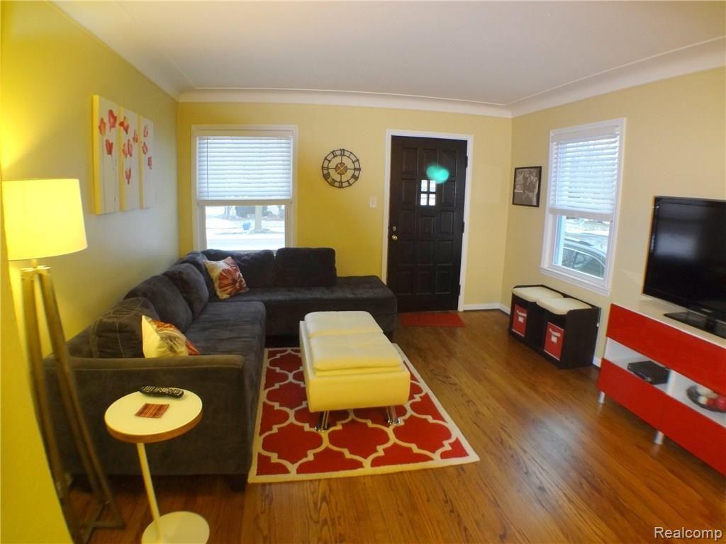 929 Cambridge Road Berkley, MI 48072 - Photo 7 of 18