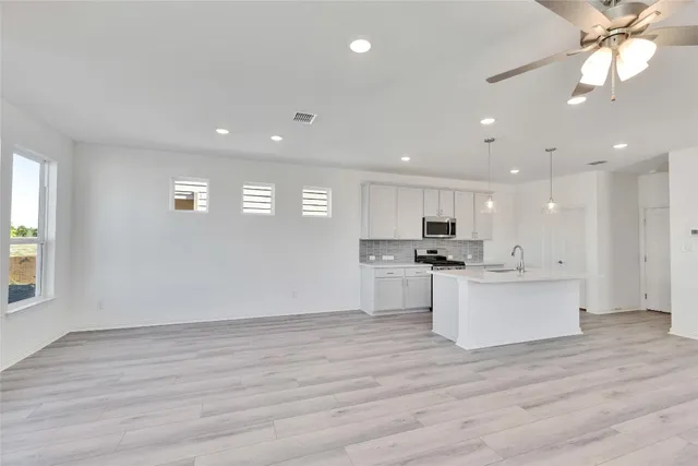 $2,125 | 148 Hartson Drive, Taylor, TX 76574