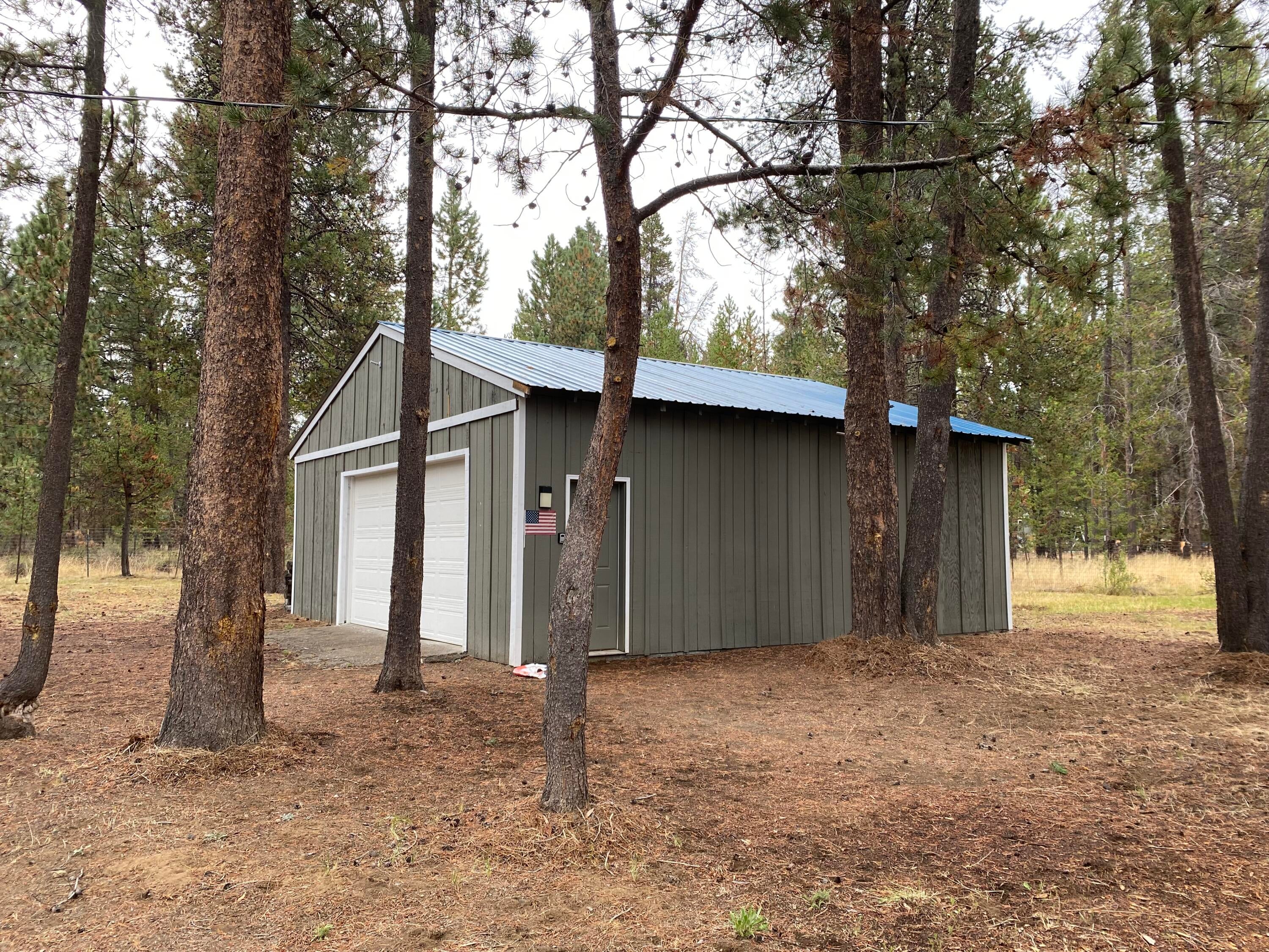 17890 Mockingbird Lane Bend, OR 97707 - Photo 3 of 27 900 square foot shop with concrete floor