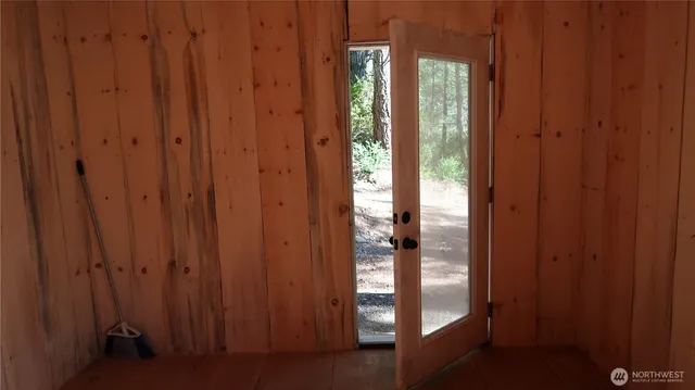 a view of a yard with a tree