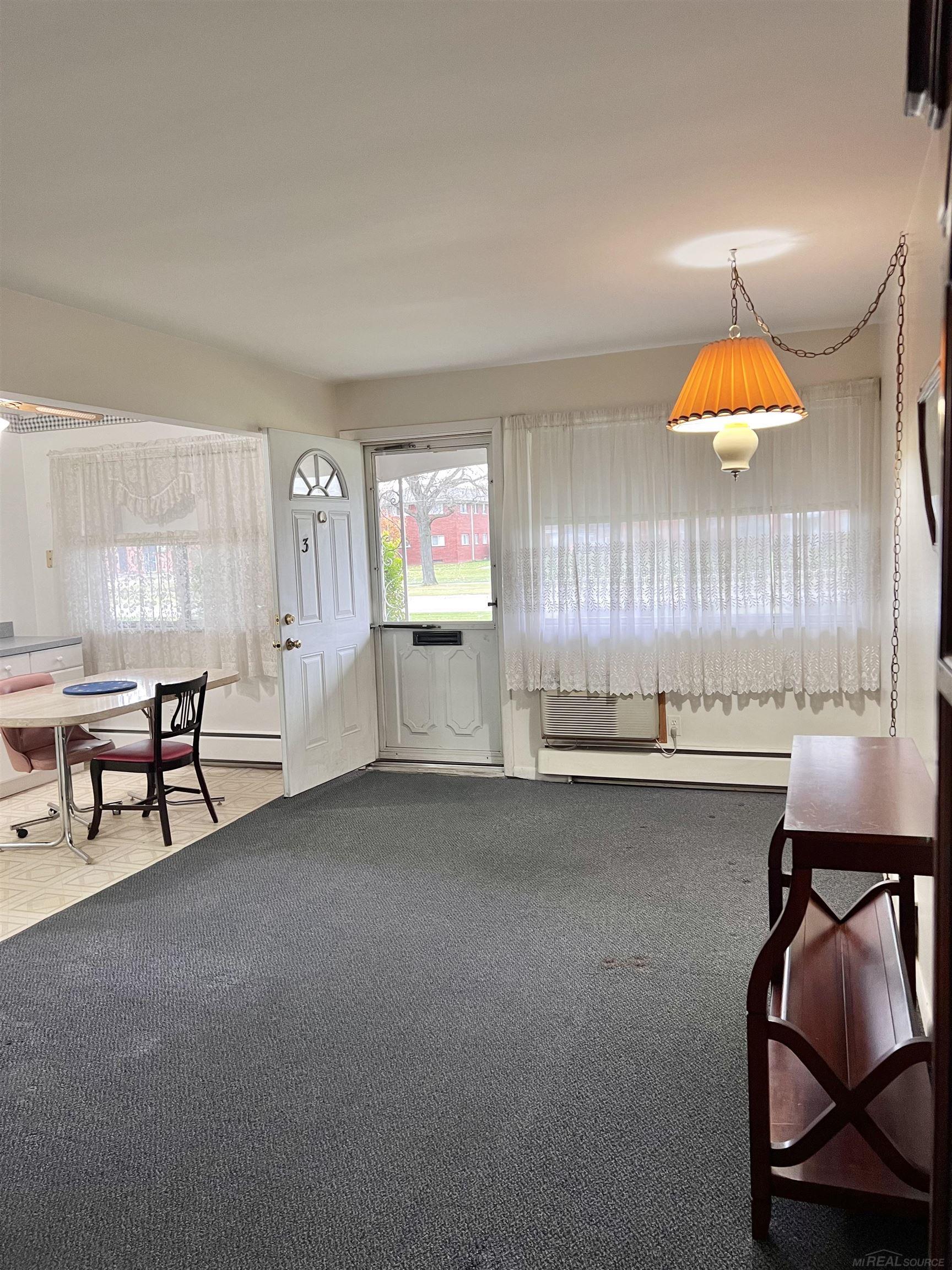 23016 Kelly Road Eastpointe, MI 48021 - Photo 8 of 30 50161764-613283ae-6be4-4155-94b9-80fe191e1b87.JPG