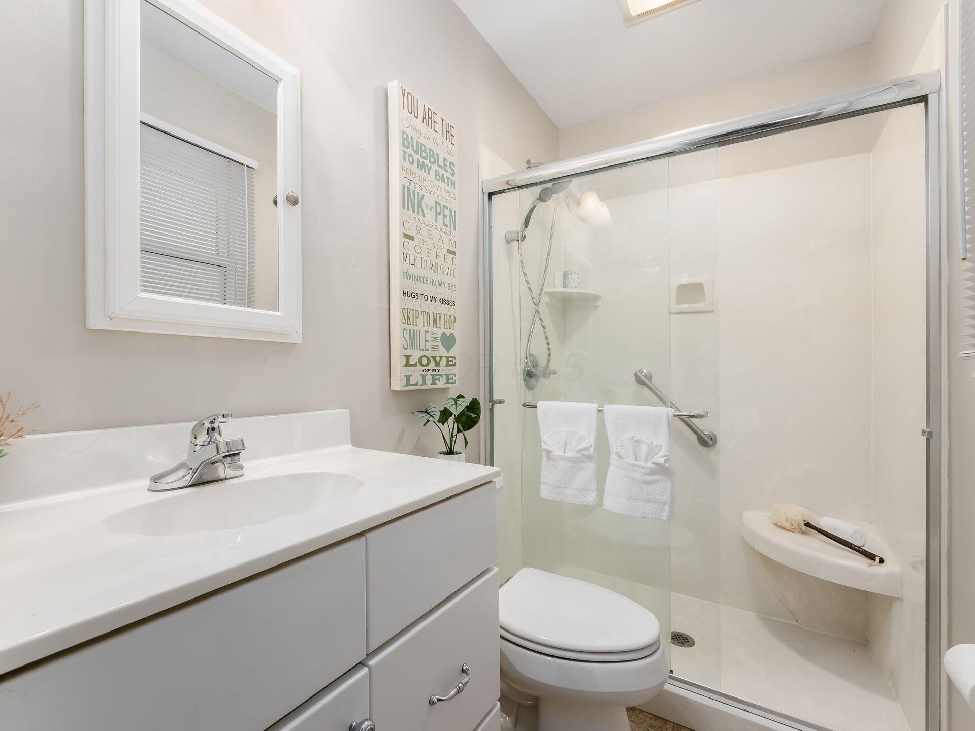 771 Brixham Road Columbus, OH 43204 - Photo 17 of 34 Primary BR En Suite Bath