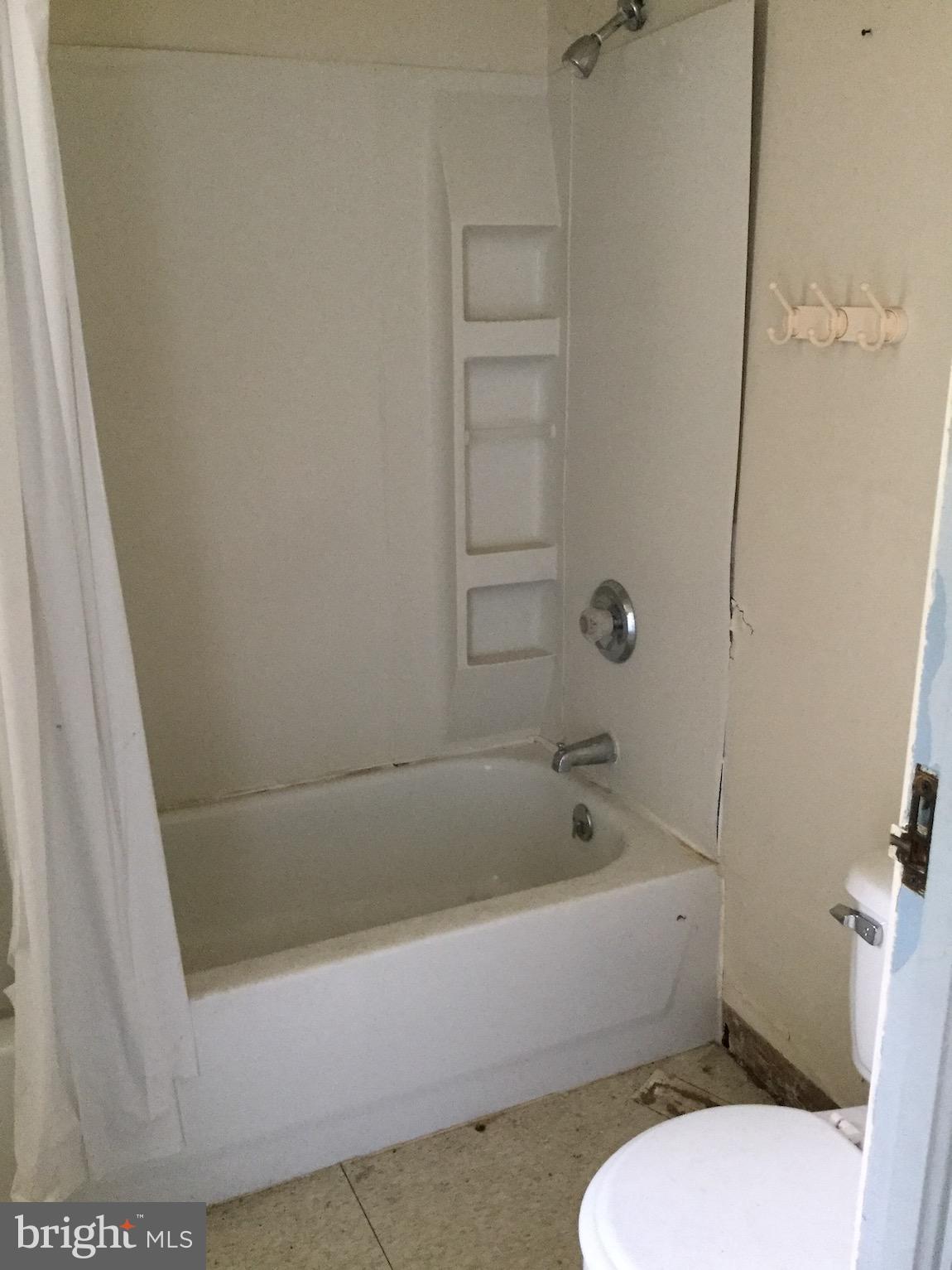 121 Cumberland Street Clear Spring, MD 21722 - Photo 17 of 38 2ND FLOOR BATH