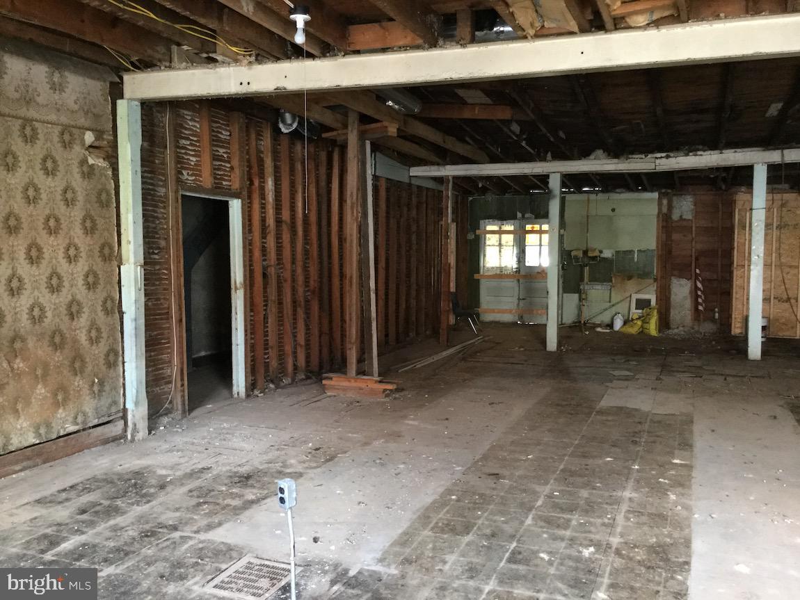 121 Cumberland Street Clear Spring, MD 21722 - Photo 6 of 38 MAIN FLOOR-LARGE OPEN ROOM