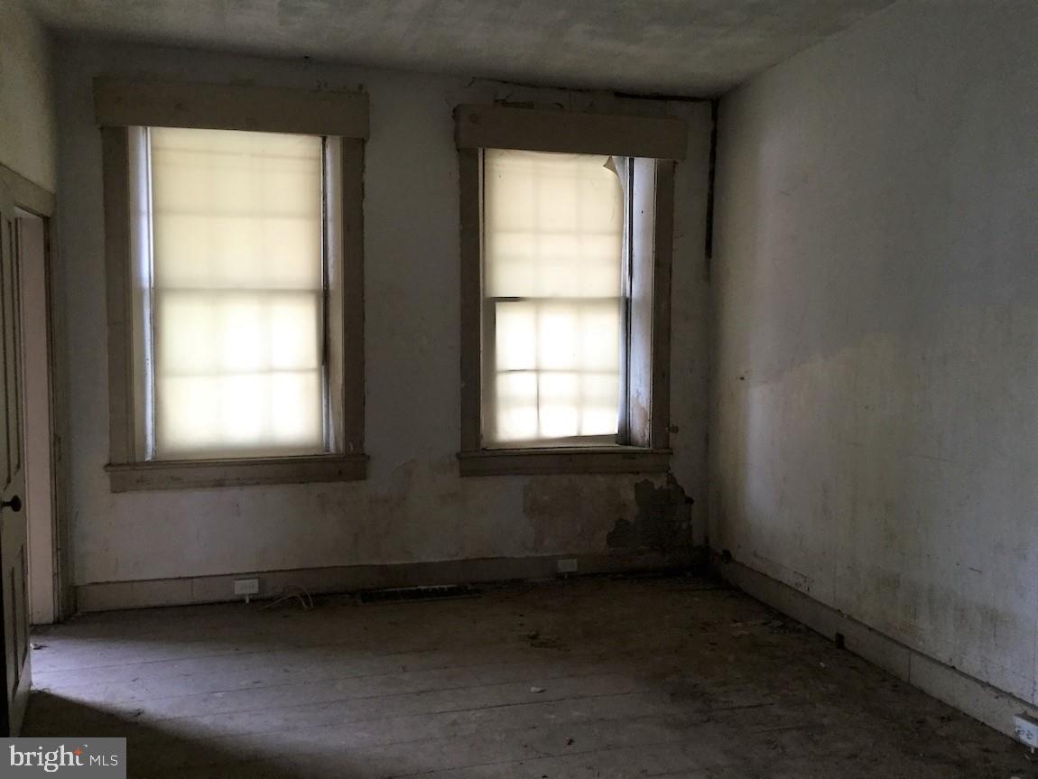 121 Cumberland Street Clear Spring, MD 21722 - Photo 8 of 38 MAIN FLOOR-16.5 X11