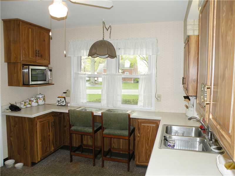 8602 Peebles Road Pittsburgh, PA 15237 - Photo 10 of 18 Kitchen.