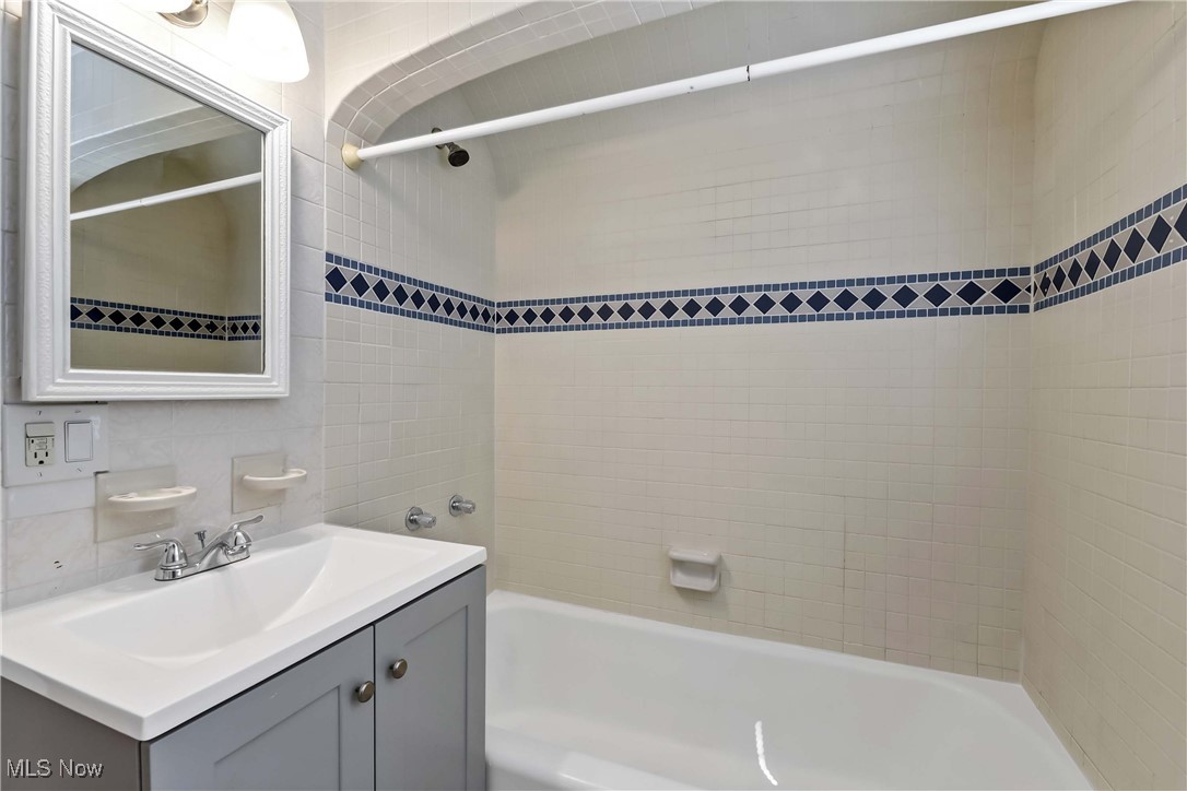 2299 Allison Road Cleveland, OH 44118 - Photo 12 of 18