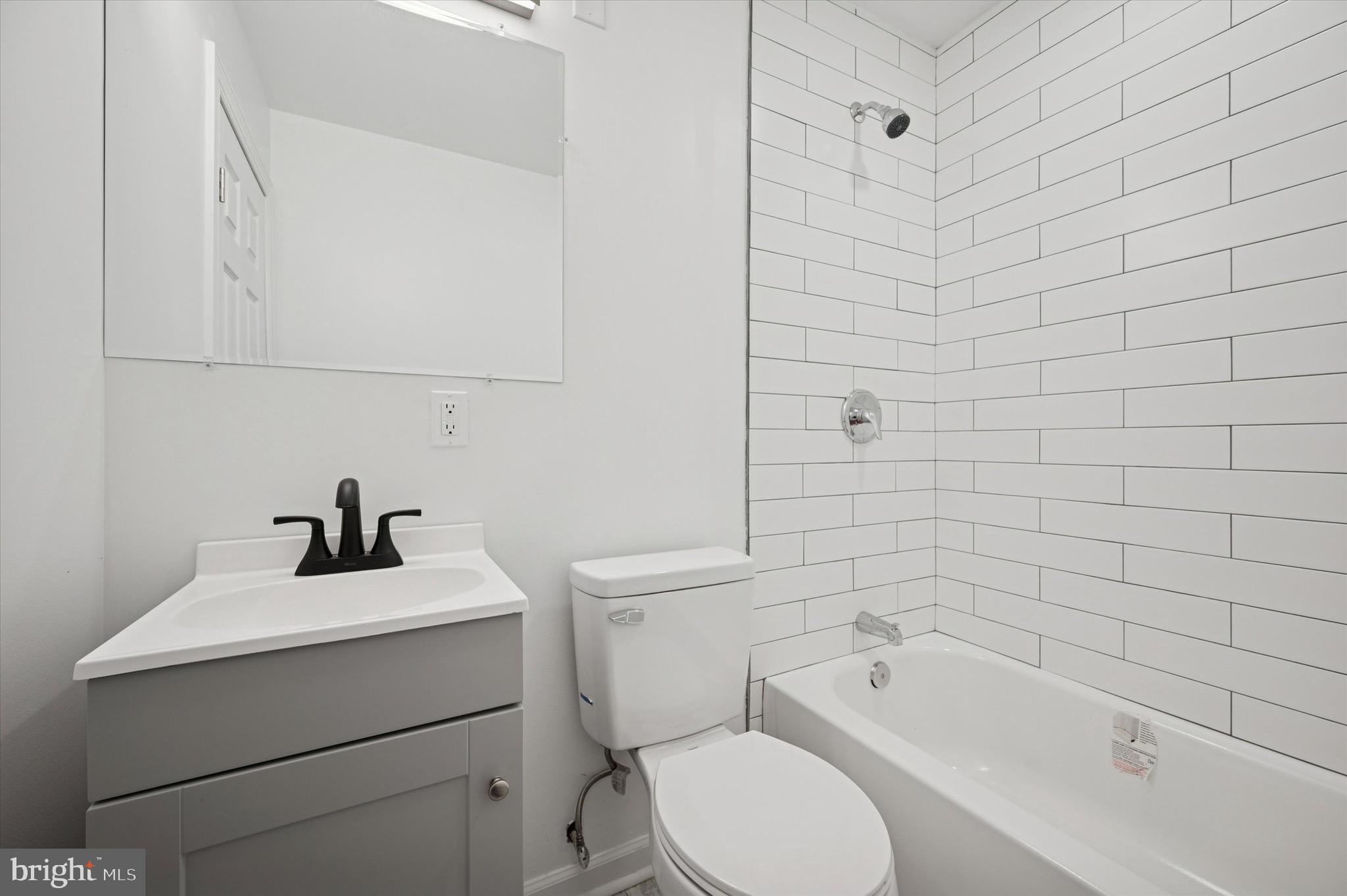 4926 West Thompson Street, Unit 2 Philadelphia, PA 19131 - Photo 3 of 21 BATHROOM