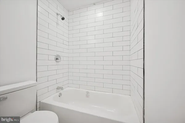 a bathroom with a bathtub and toilet