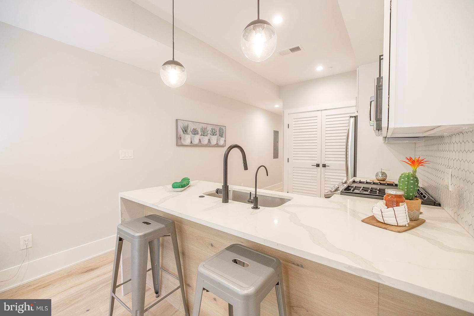 2244 Ontario Road Northwest, Unit 3 Washington, DC 20009 - Photo 6 of 30
