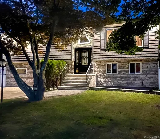 $899,000 | 22 Brian Drive, East Islip, NY 11730