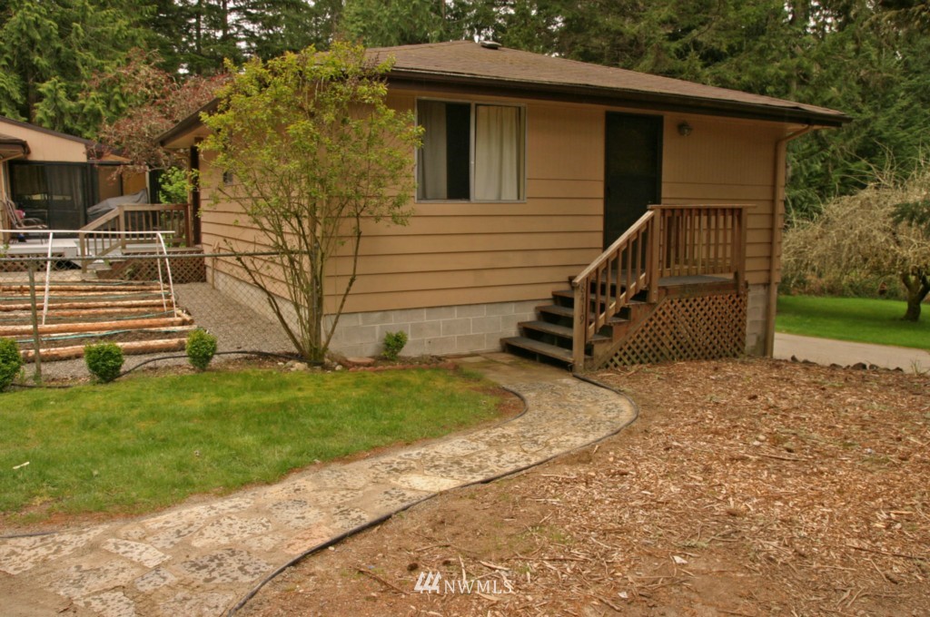 8417 Southeast View Park Road Port Orchard, WA 98367 - Photo 2 of 15 Gallery Image 2