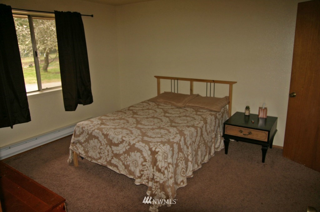 8417 Southeast View Park Road Port Orchard, WA 98367 - Photo 13 of 15 Gallery Image 13