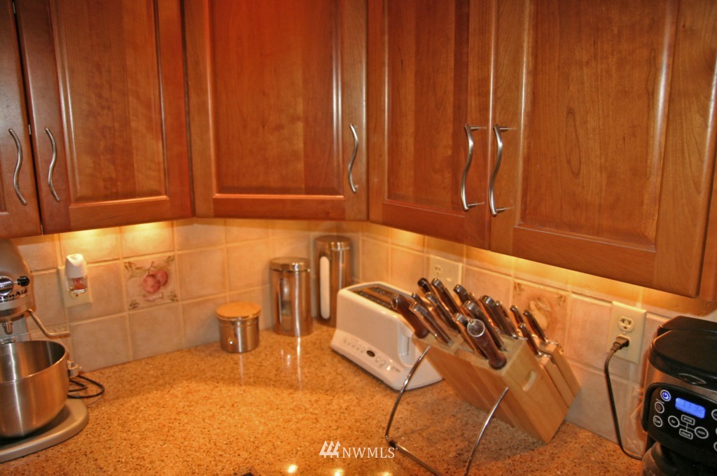 8417 Southeast View Park Road Port Orchard, WA 98367 - Photo 7 of 15 Gallery Image 7