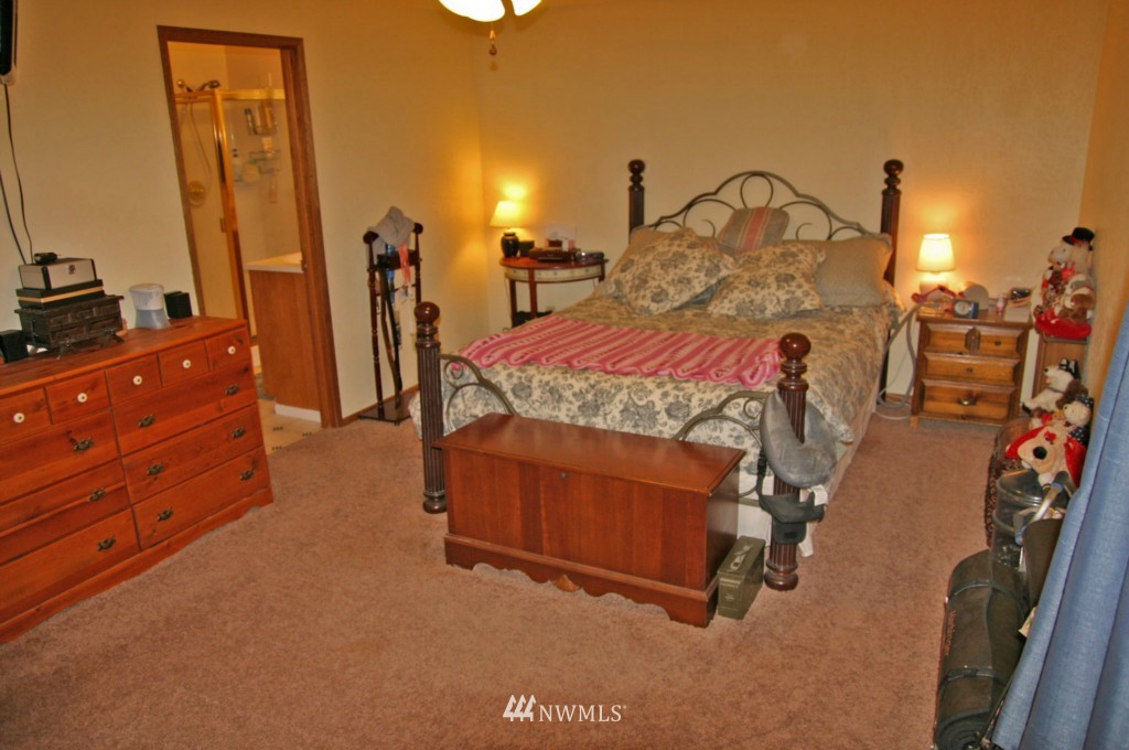 8417 Southeast View Park Road Port Orchard, WA 98367 - Photo 9 of 15 Gallery Image 9