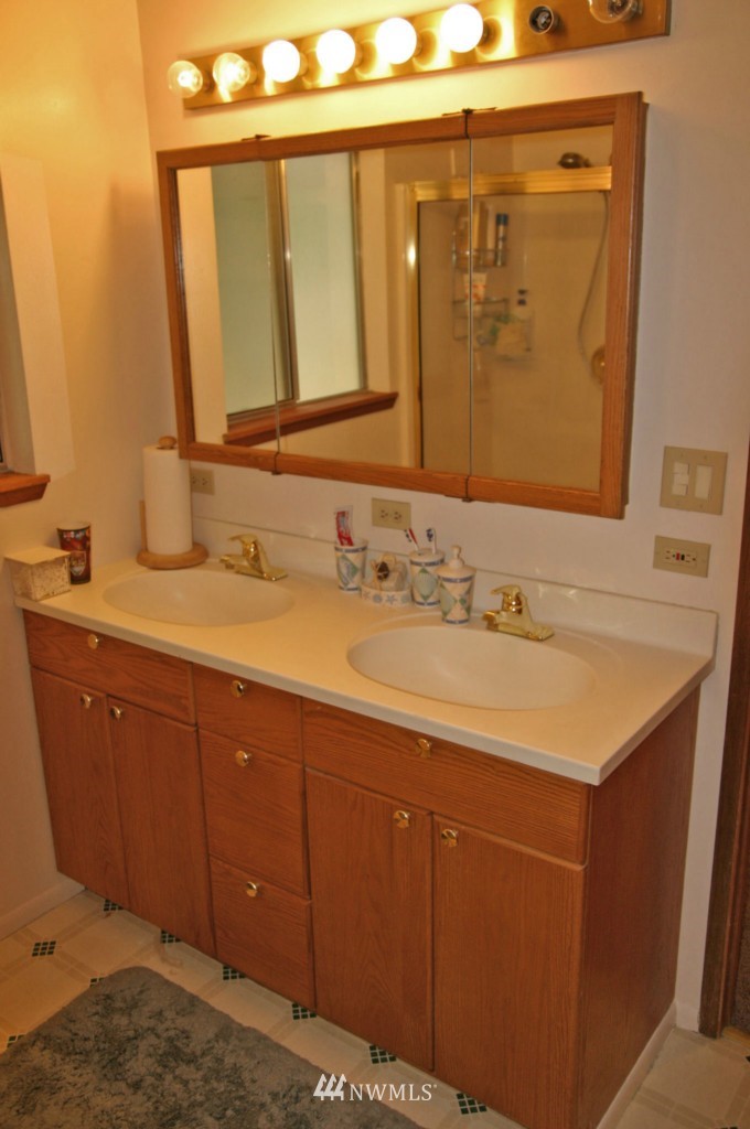 8417 Southeast View Park Road Port Orchard, WA 98367 - Photo 10 of 15 Gallery Image 10