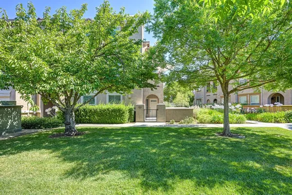 $389,000 | 5350 Dunlay Drive, Unit 3016, Sacramento, CA 95835