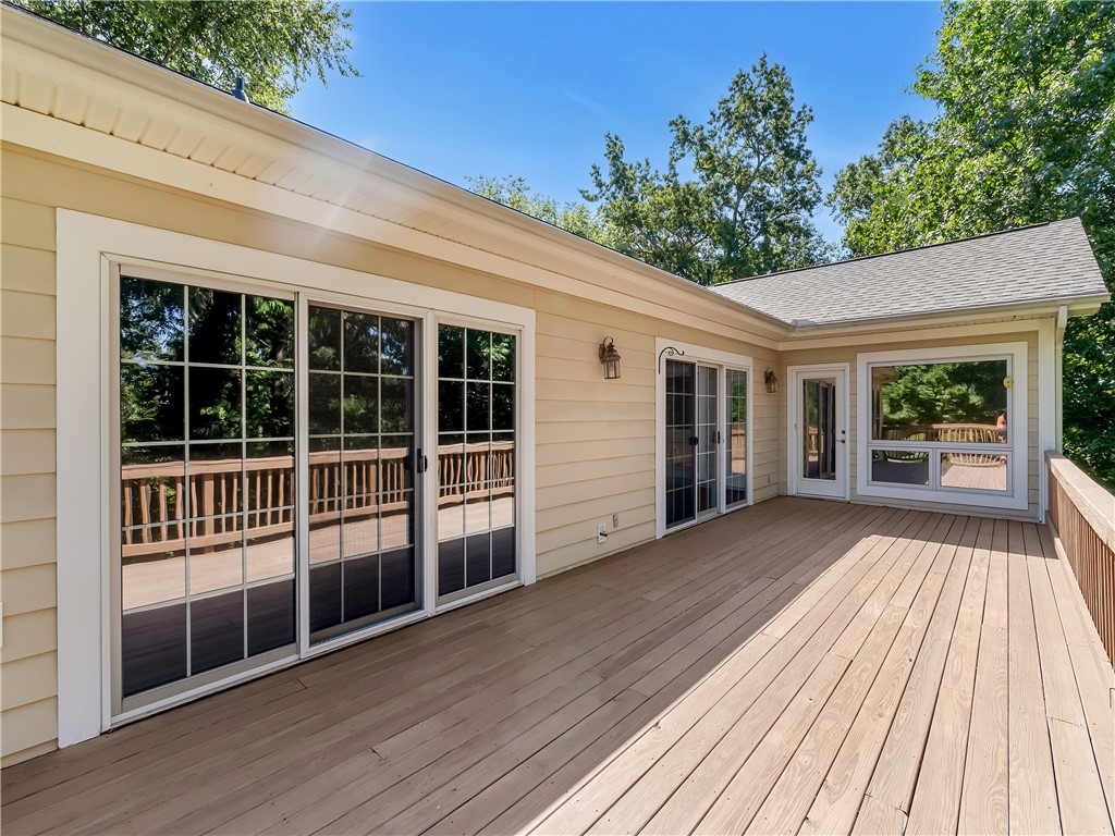 331 North Summit Drive Seneca, SC 29672 - Photo 27 of 36