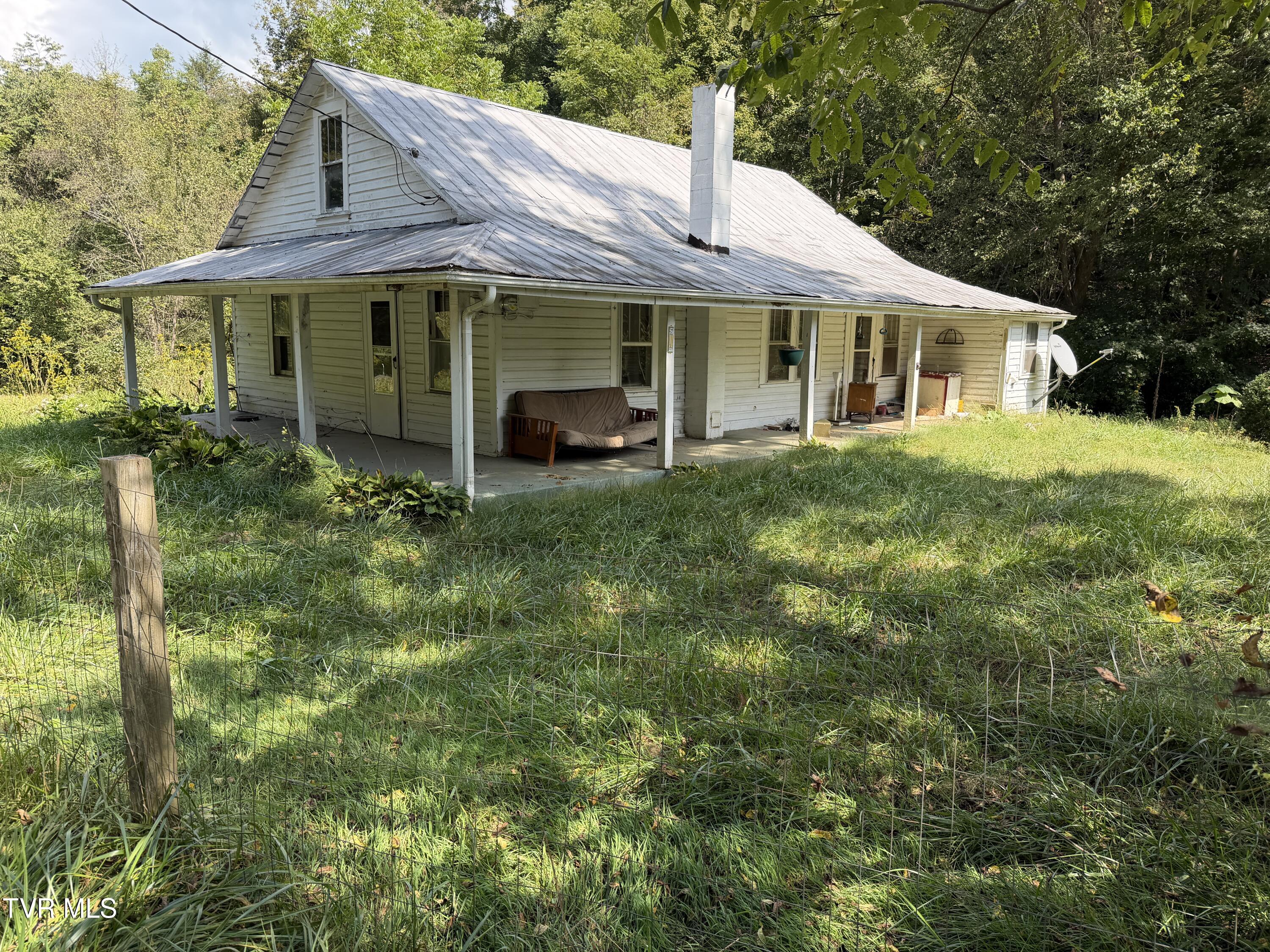 429 Greggs Branch Road Butler, TN 37640 - Photo 1 of 6 IMG_5858