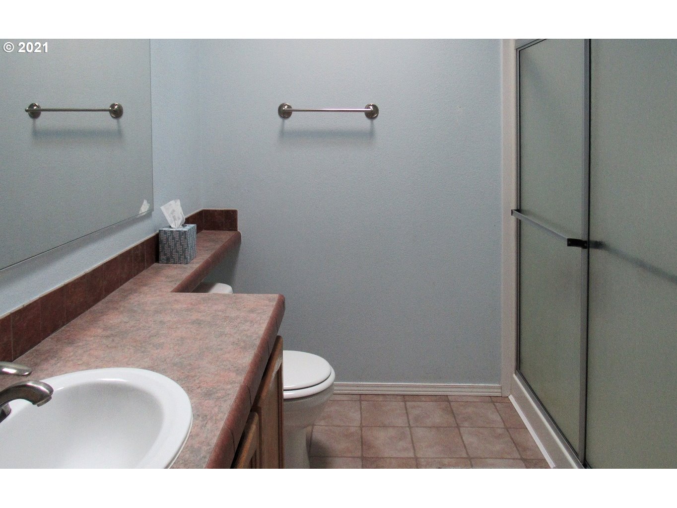 480 Roe Road Winlock, WA 98596 - Photo 11 of 24 a bathroom with a sink and toilet
