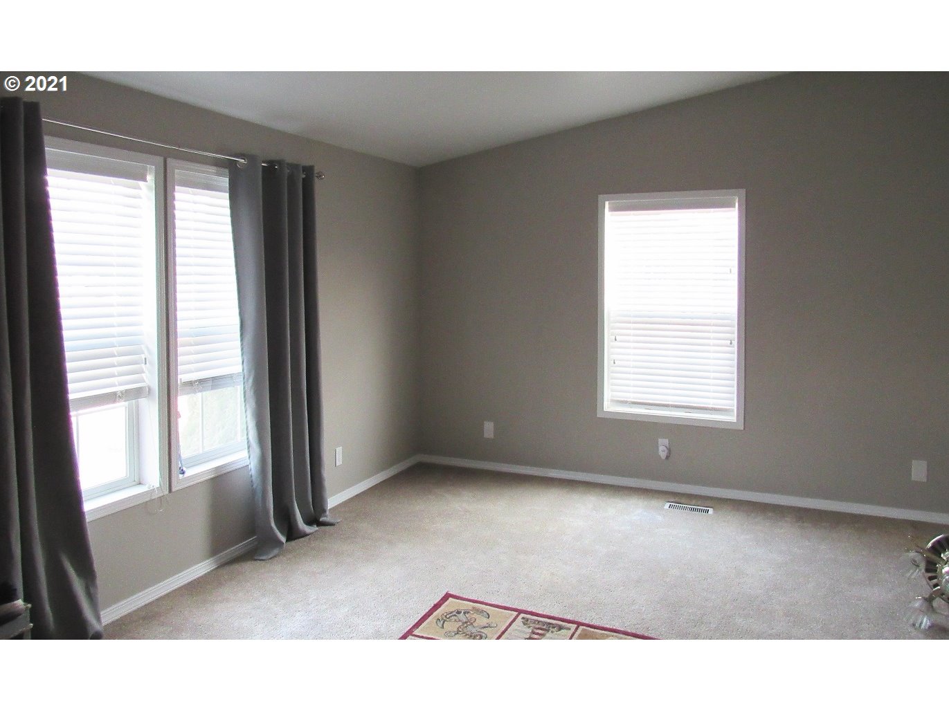 480 Roe Road Winlock, WA 98596 - Photo 4 of 24 a living room with a window