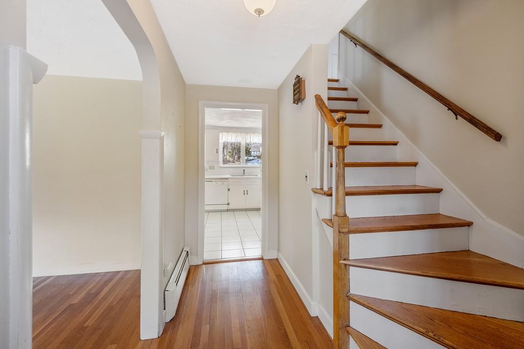 23 Plymouth Road Wakefield, MA 01880 - Photo 4 of 30 Gallery Image 4
